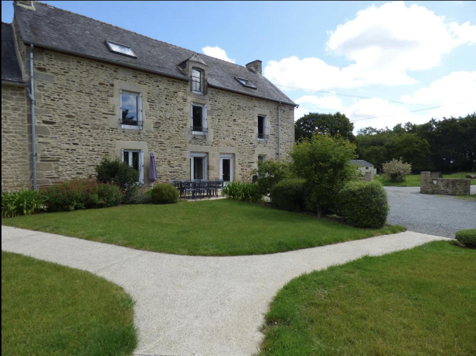 Au Pied Leve Hotel Calorguen Exterior photo